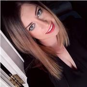 Laureata in Filosofia e Pedagogia con maturità scientifica